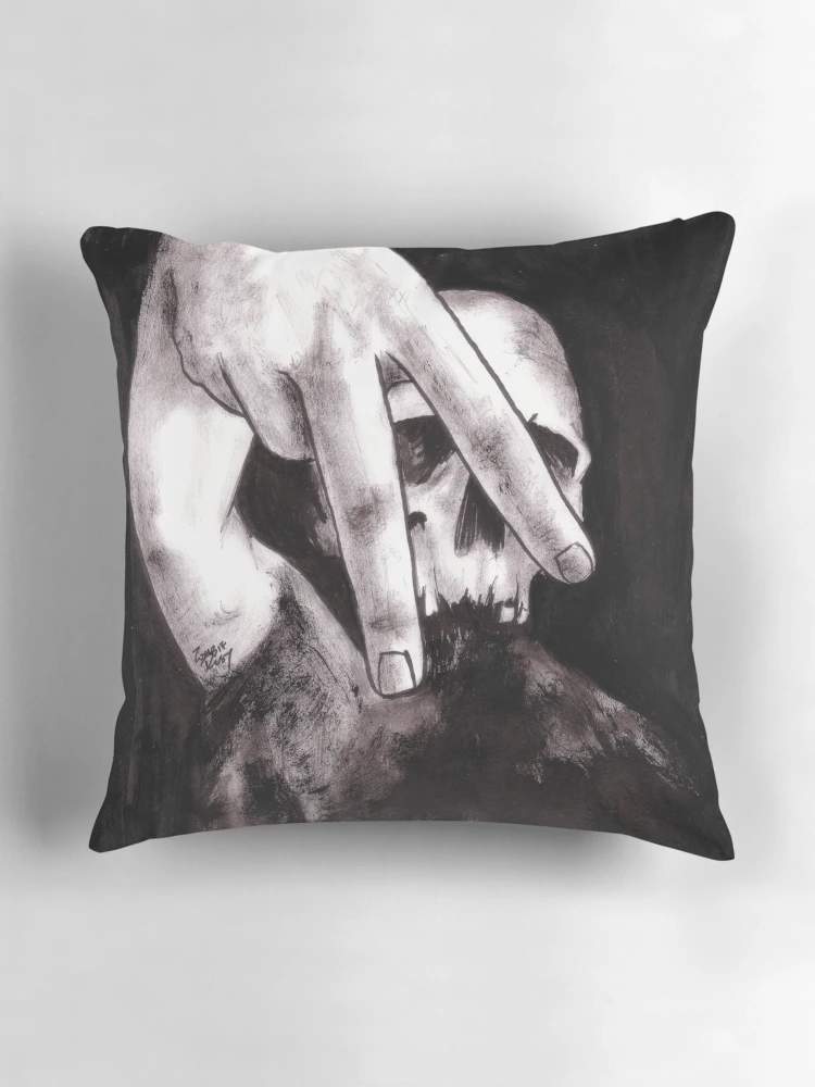 Aperçu 3 sur 4. Coussin avec l'œuvre Slash Two! créée et vendue par Zombie Rust.