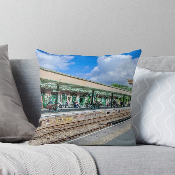 Artikelvorschau, Okehampton train station platform entworfen und verkauft von RW Jemmett.
