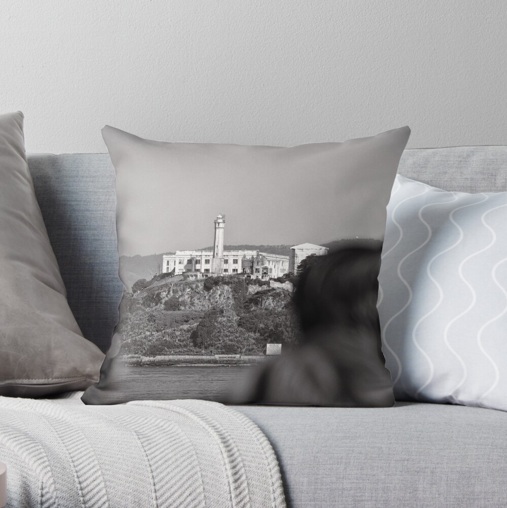 All eyes on Alcatraz - USA Throw Pillow