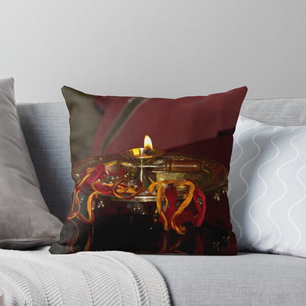 Artikelvorschau, Lamp on a metal plate as part of a Hindu ritual entworfen und verkauft von ashishagarwal74.