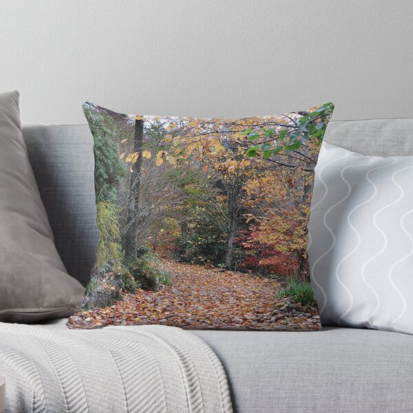 SEFTON COTTAGE, MOUNT WILSON Throw Pillow
