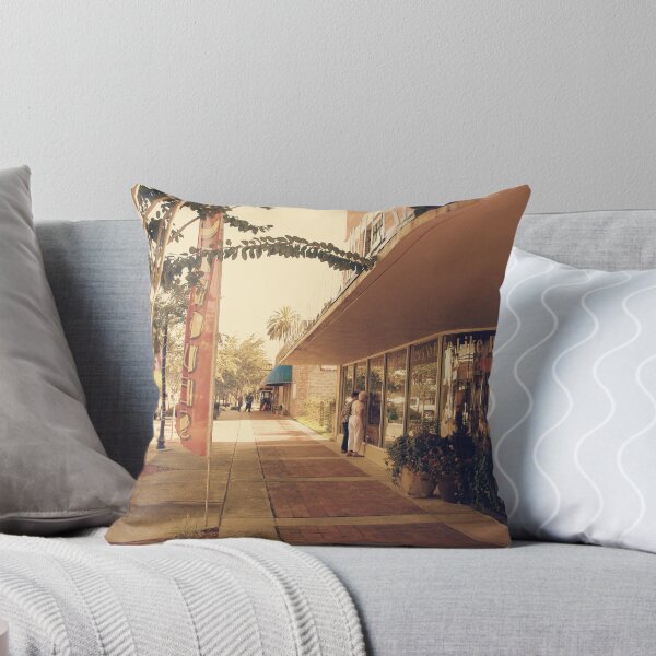 Item preview, looking at the displays designed and sold by Jamie McCall.
