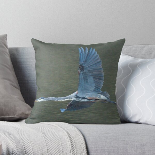 Heron in flight Throw Pillow