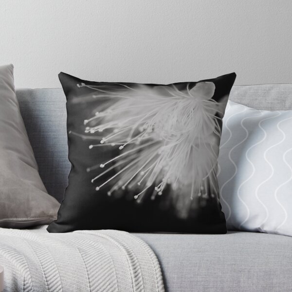 lilly pilly blosson Throw Pillow