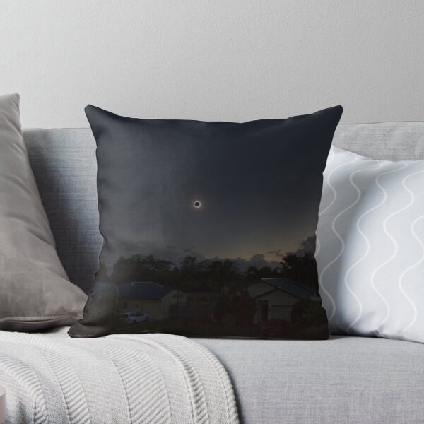 Cairns Total Solar Eclipse 14-11-2012 Throw Pillow