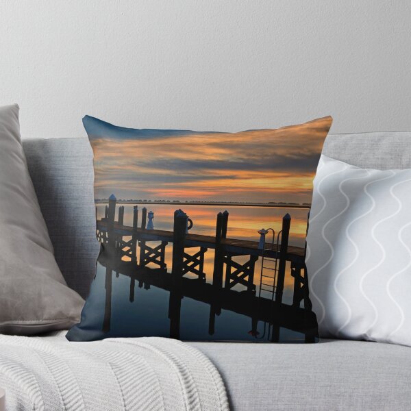 Artikelvorschau, Dawn On The Outer Banks Docks entworfen und verkauft von Eric Albright Photography.