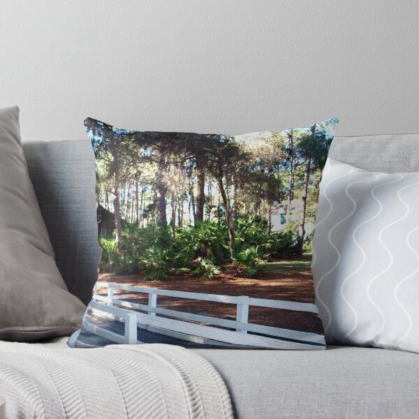 Aperçu de l'œuvre Village in the pines créée et vendue par B. Randi Bailey.