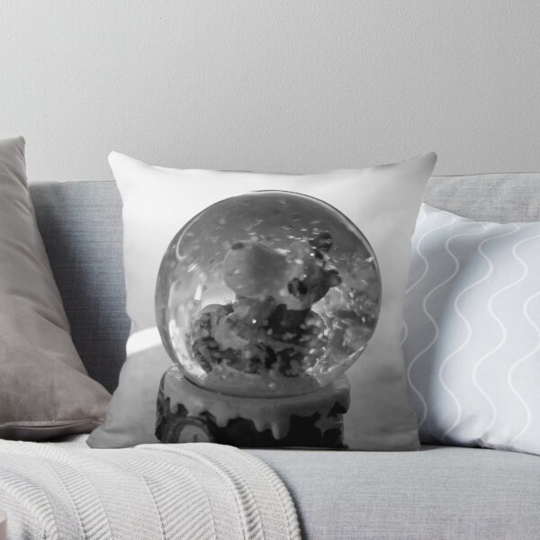Artikelvorschau, A Snow Globe entworfen und verkauft von Nic Rollo.