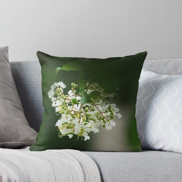 Aperçu de l'œuvre White Crepe Myrtle Flower créée et vendue par Arteffecting.