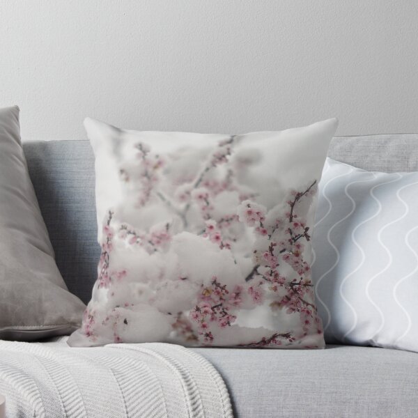 Artikelvorschau, Pink Cherry Blossoms In The Snow entworfen und verkauft von Arteffecting.