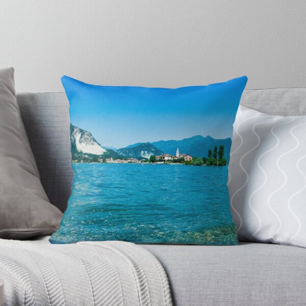lago maggiore hdr, isola superiore o dei pescatori Throw Pillow