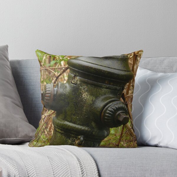 Artikelvorschau, Hydrant in Weeds entworfen und verkauft von Chad Burrall.