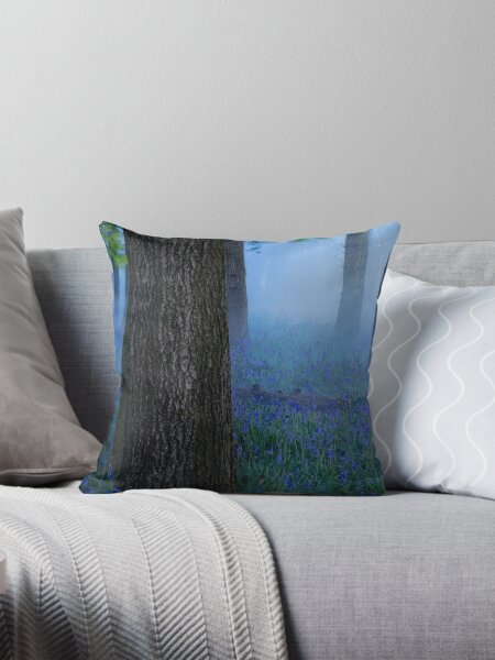 A lil bit of bloomin luck Throw Pillow