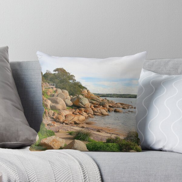 Artikelvorschau, Trail to the right of the Causeway, Granite Island. entworfen und verkauft von Gail Mew.