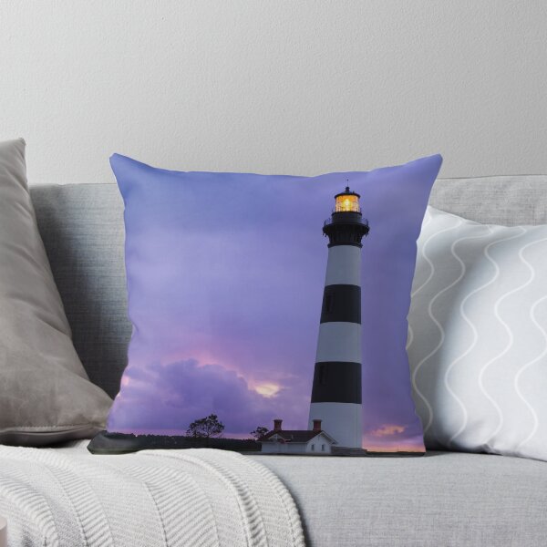 Aperçu de l'œuvre Lighthouse at Dawn - Bodie Island Light in NC créée et vendue par Kenneth Keifer.