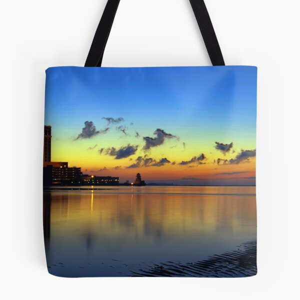 Aperçu de l'œuvre Beau Rivage Sunrise créée et vendue par Madeline McDonald.