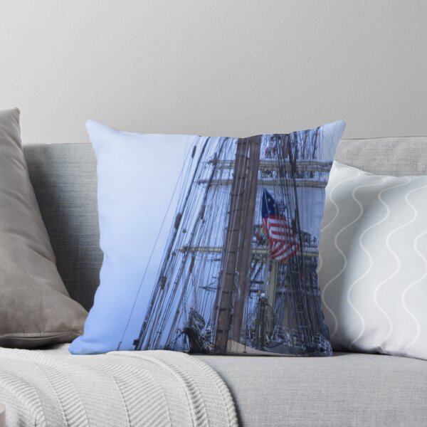 Artikelvorschau, American Flag on the Tall Ship Mass  entworfen und verkauft von Tina Hailey.