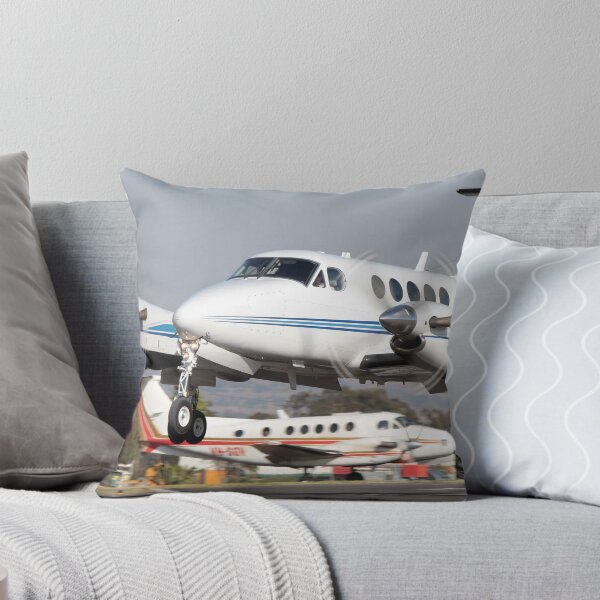 Artikelvorschau, King Air Paar entworfen und verkauft von UpUpandAway.