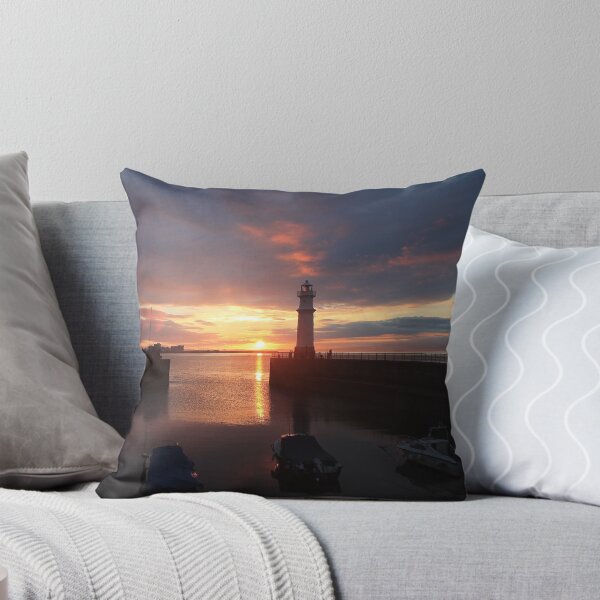 Aperçu de l'œuvre Sunset over Newhaven Harbour créée et vendue par Pat Millar.