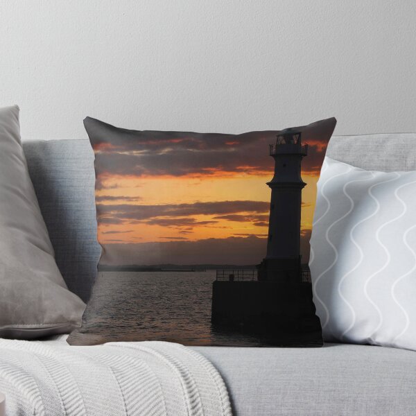 Aperçu de l'œuvre Sunset over Newhaven Harbour créée et vendue par Pat Millar.