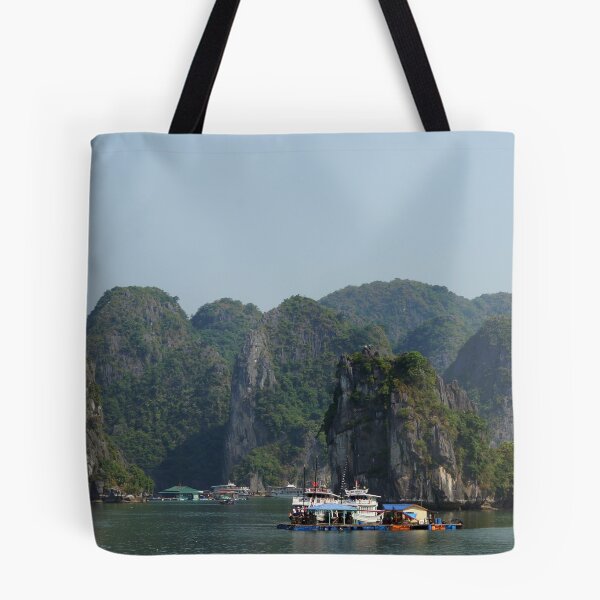 Artikelvorschau,  oder Halong Bay) liegt 80 Meilen östlich von Hanoi an der Küste des Golfs von Tonkin in Nordvietnam. Ein Teil davon gehört zum UNESCO-Weltkulturerbe. Die Bucht entworfen und verkauft von Geoffrey Higges.