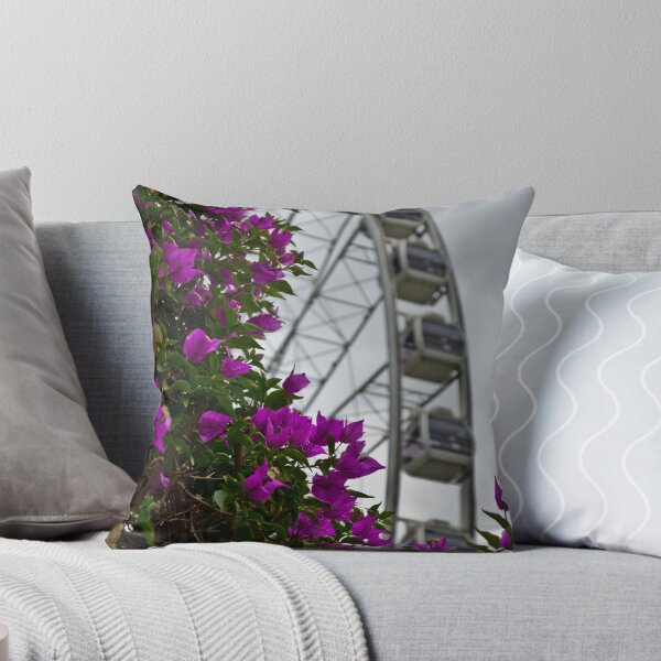 Artikelvorschau, Wheel of Brisbane over Bougainvillea entworfen und verkauft von mewalsh.