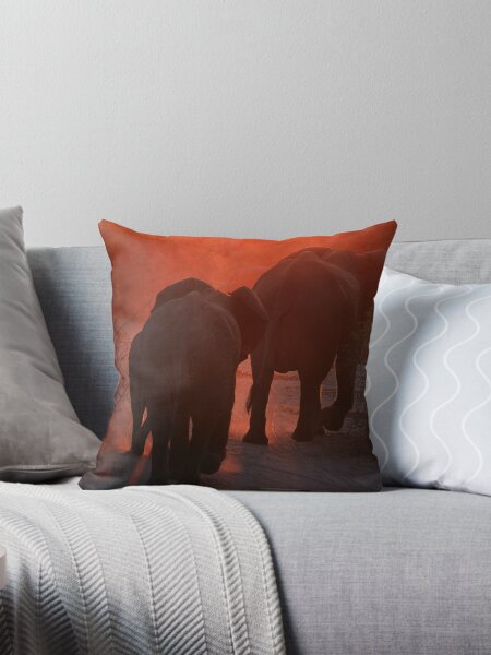 Vista previa del artículo con la obra «elephants on sunset», diseñado y vendido por tydiogenes.