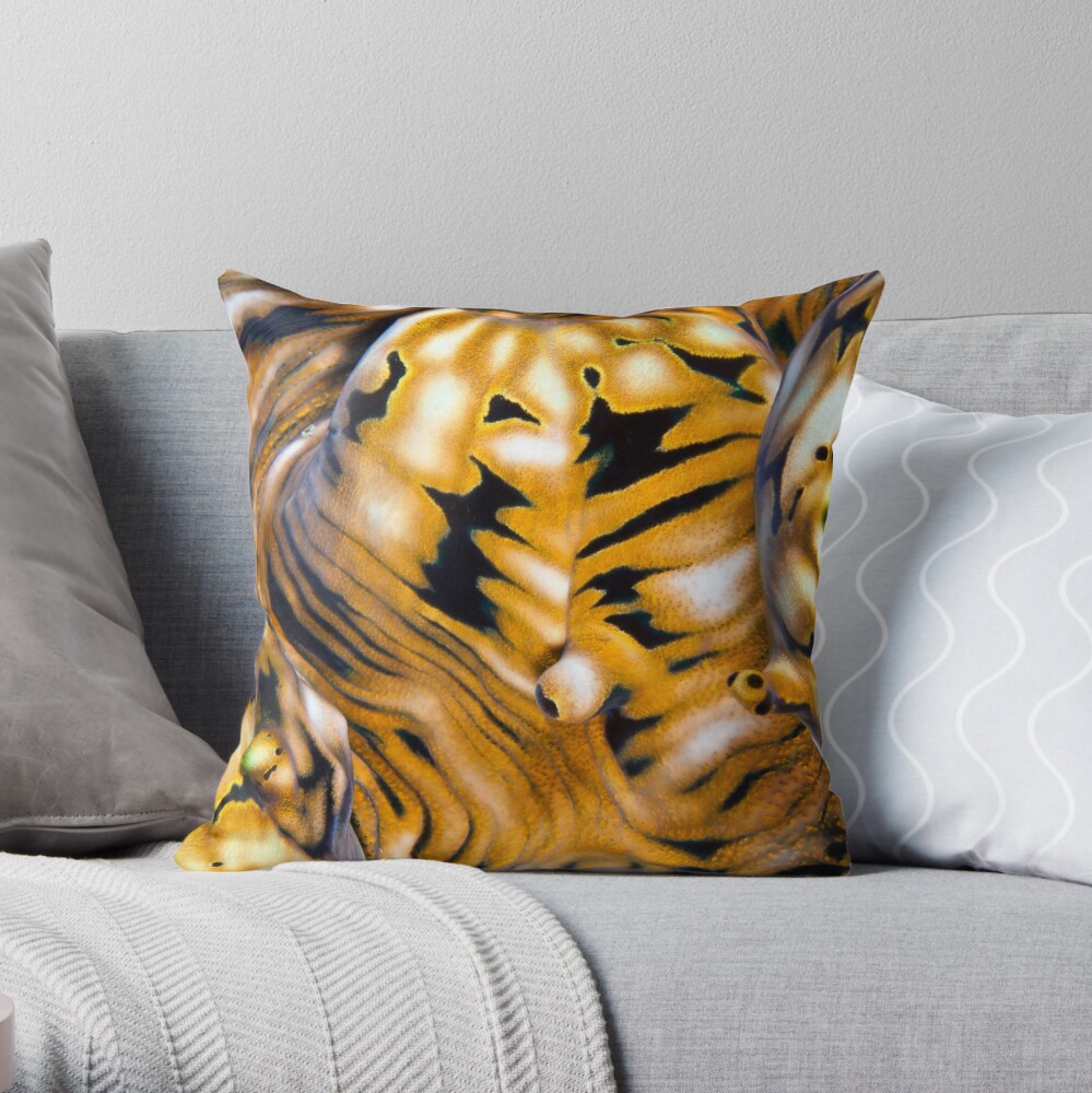 Giant clam paisley Throw Pillow