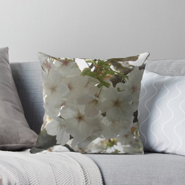 Artikelvorschau, White blossom entworfen und verkauft von Sandra Willis.