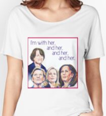 Camiseta ancha para mujer Estoy con ella, y ella, y ella, y ella.