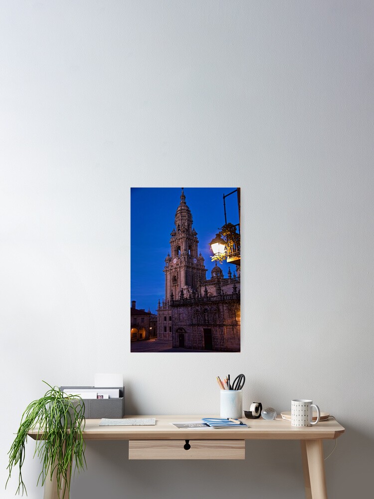 Aperçu 2 sur 3. Poster avec l'œuvre Spain. Santiago de Compostela. Cathedral. Bell Tower at night. créée et vendue par vadim19.