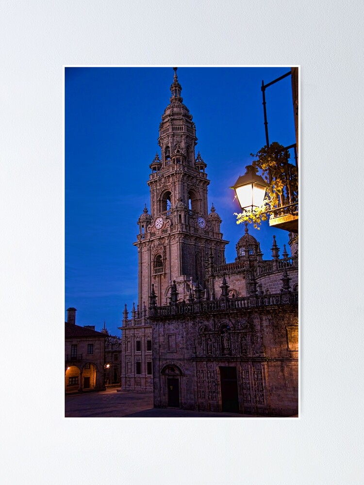 Aperçu 1 sur 3. Poster avec l'œuvre Spain. Santiago de Compostela. Cathedral. Bell Tower at night. créée et vendue par vadim19.