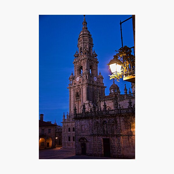 Aperçu de l'œuvre Spain. Santiago de Compostela. Cathedral. Bell Tower at night. créée et vendue par vadim19.