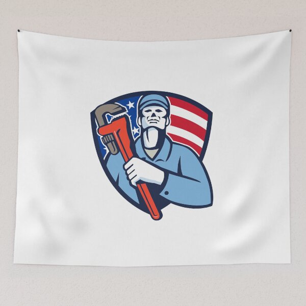 Aperçu de l'œuvre Plumber Holding Wrench USA Flag Shield Retro créée et vendue par patrimonio.