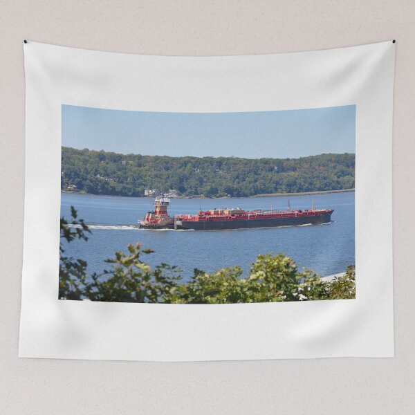 Artikelvorschau, TUG UND BARGE AUF DEM HUDSON entworfen und verkauft von John Houseman.