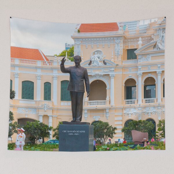 Aperçu de l'œuvre Statue de Ho Chi Minh à l'hôtel de ville de Saigon créée et vendue par Martin Berry Photography.