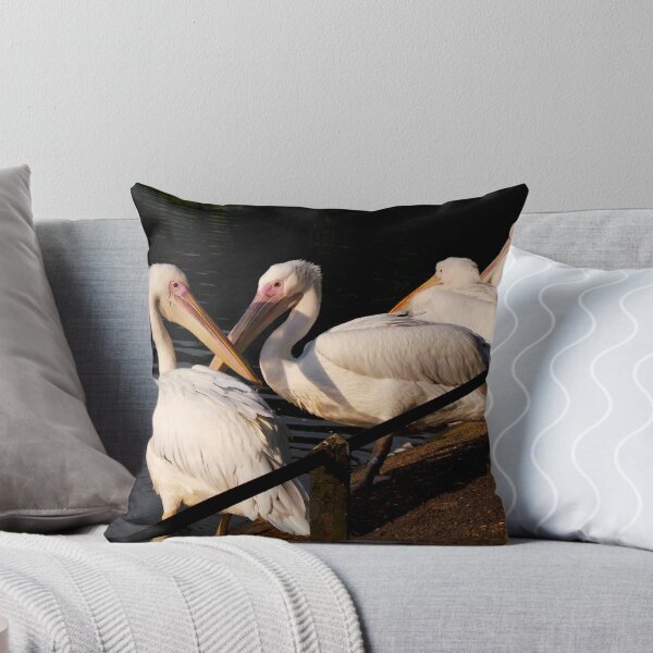 Aperçu de l'œuvre Perfectly Poised Pelicans créée et vendue par Vanessa  Warren.