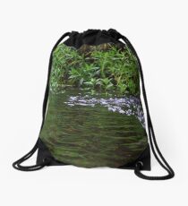 Gator to the right Drawstring Bag