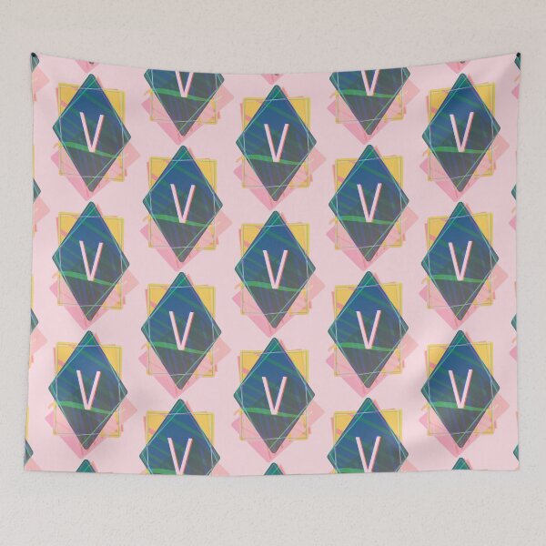 Aperçu de l'œuvre Monogramme esthétique Vaporwave pastel rose avec V initial créée et vendue par kritwanblue.