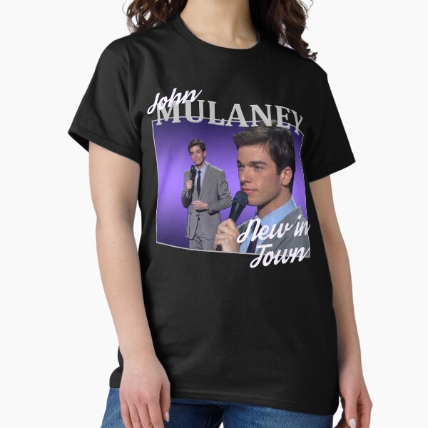 Vista previa del artículo con la obra «John Mulaney Homenaje», diseñado y vendido por peachqueen.