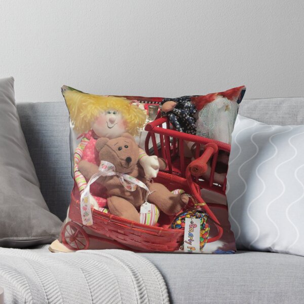 Aperçu de l'œuvre Bear Finds a Real Doll! créée et vendue par Sandra Fortier.