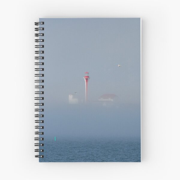Aperçu de l'œuvre Cap Forchu dans un banc de brouillard créée et vendue par Debbie  Roberts.