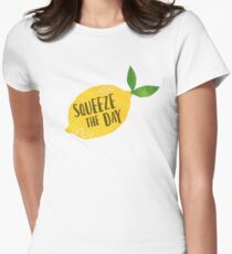 Drücken Sie den Tag zusammen Tailliertes T-Shirt