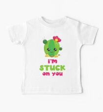 Grüner Kaktus mit rosa Blüten, ich bin auf dich stecken Baby T-Shirt