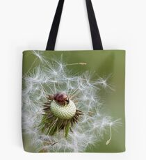 Coccinelle sur pissenlit Tote Bag