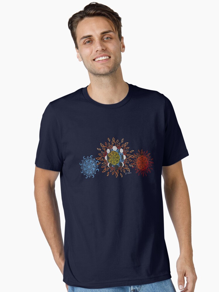Imagen 1 de 7, Camiseta esencial con la obra Mandala sol y luna, diseñada y vendida por Yruslex.