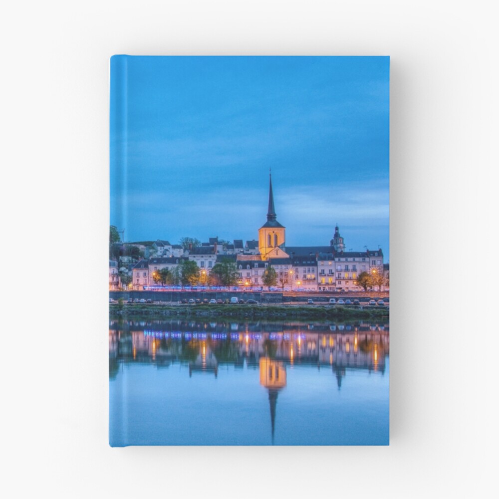 Vista previa del artículo con la obra «Cuaderno de tapa dura», diseñado y vendido por DesignAstur.
