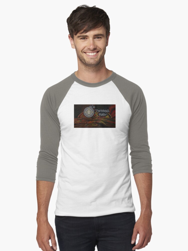 Aperçu 1 sur 3. T-shirt baseball manches ¾ avec l'œuvre Twisted Kala merchandise! créée et vendue par TwistedKala.