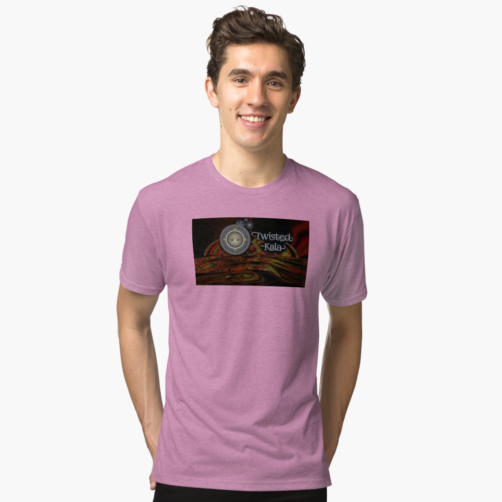 Aperçu de l'œuvre T-shirt chiné créée et vendue par TwistedKala.