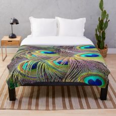 Brilliant Peacock Feathers Throw Blanket